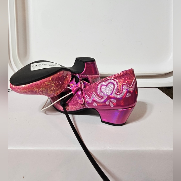 New size 7 Disney princess shoes - Picture 3 of 4